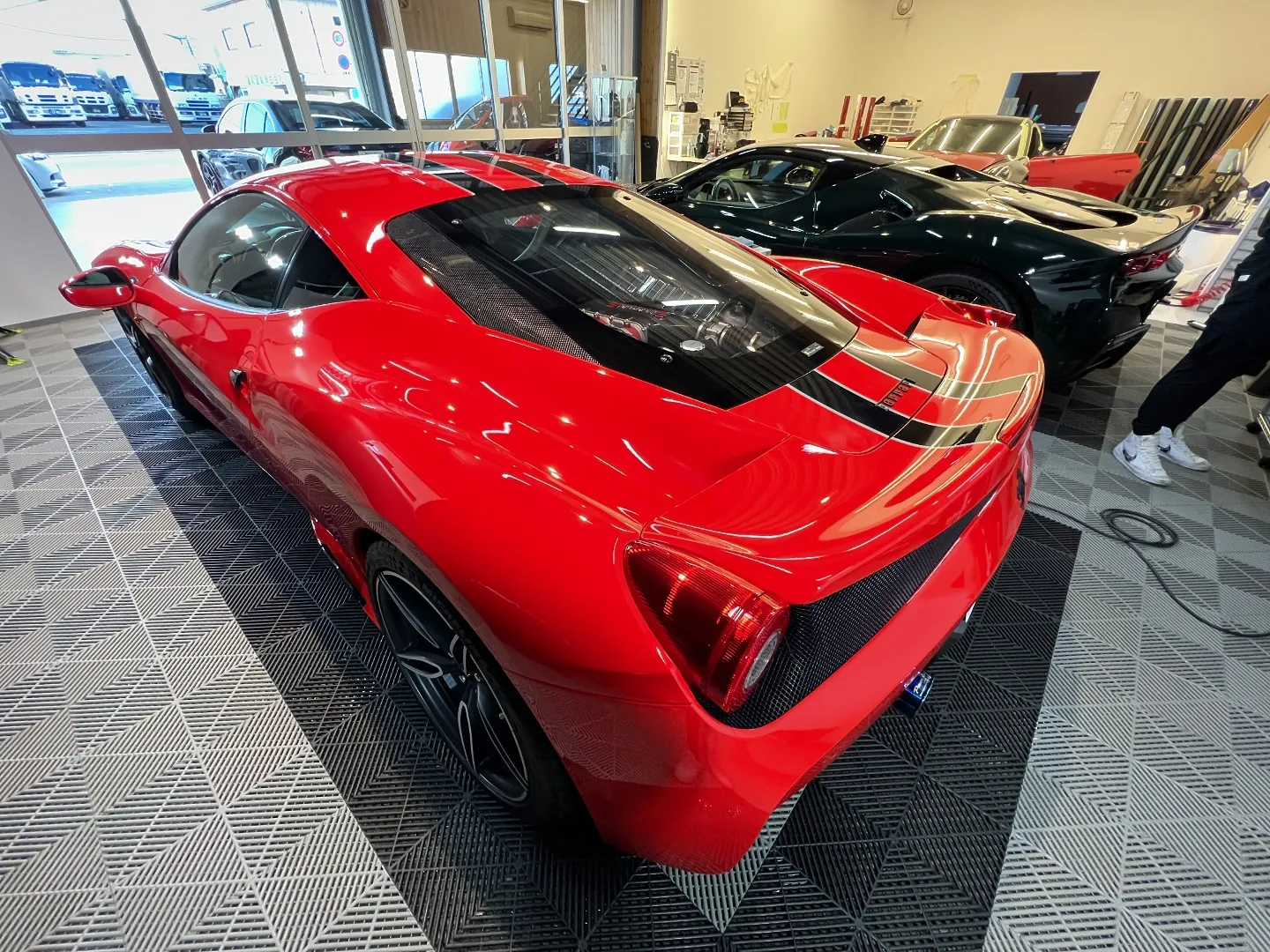 🚗✨希少なFerrari 458 Specialeにストライ...