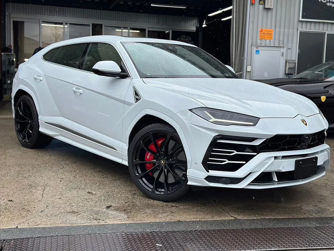 Lamborghini Urusがまるで新車のような輝きを取...