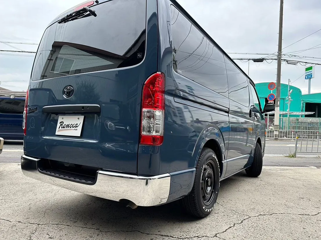 【TOYOTA HIACEの魅力を引き出すクラシックなスタイ...