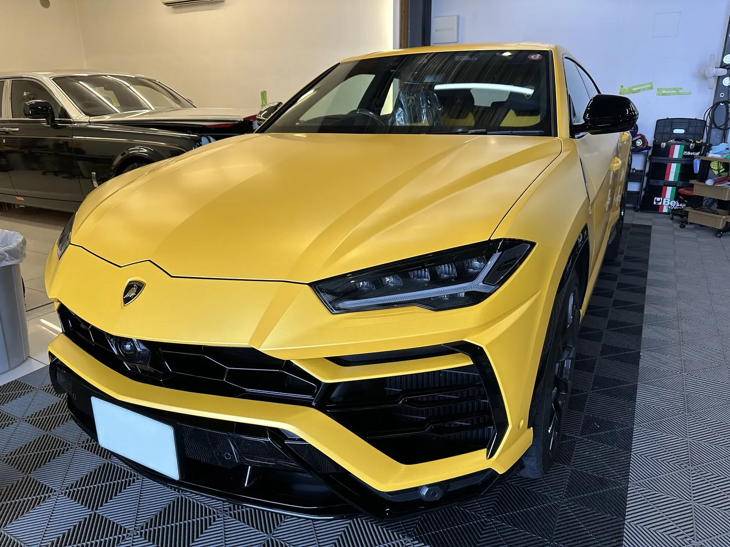 Lamborghini Urusがさらに輝く瞬間!🚀✨マット...