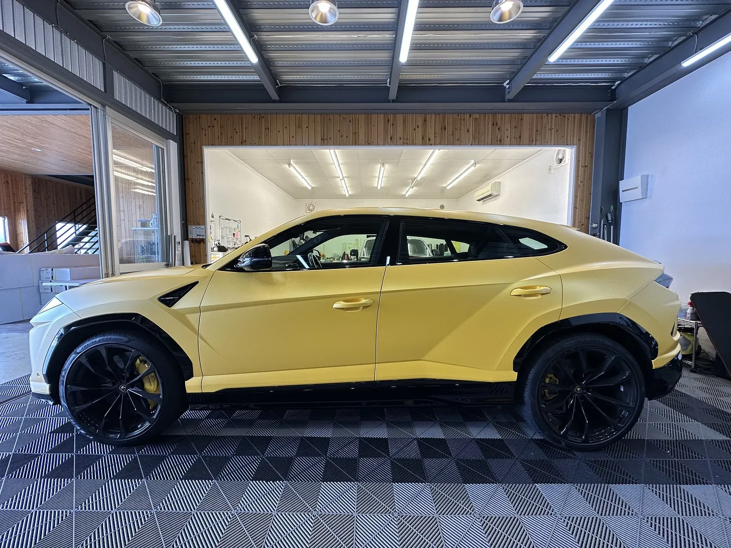 Lamborghini Urusがさらに輝く瞬間!🚀✨マット...