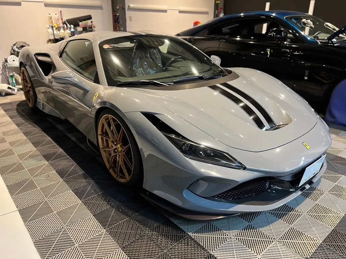 🚗💎 弊社のカーラッピングサービスで、あなたの愛車に新しい命...
