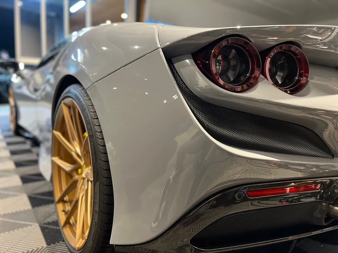 🚗💎 弊社のカーラッピングサービスで、あなたの愛車に新しい命...