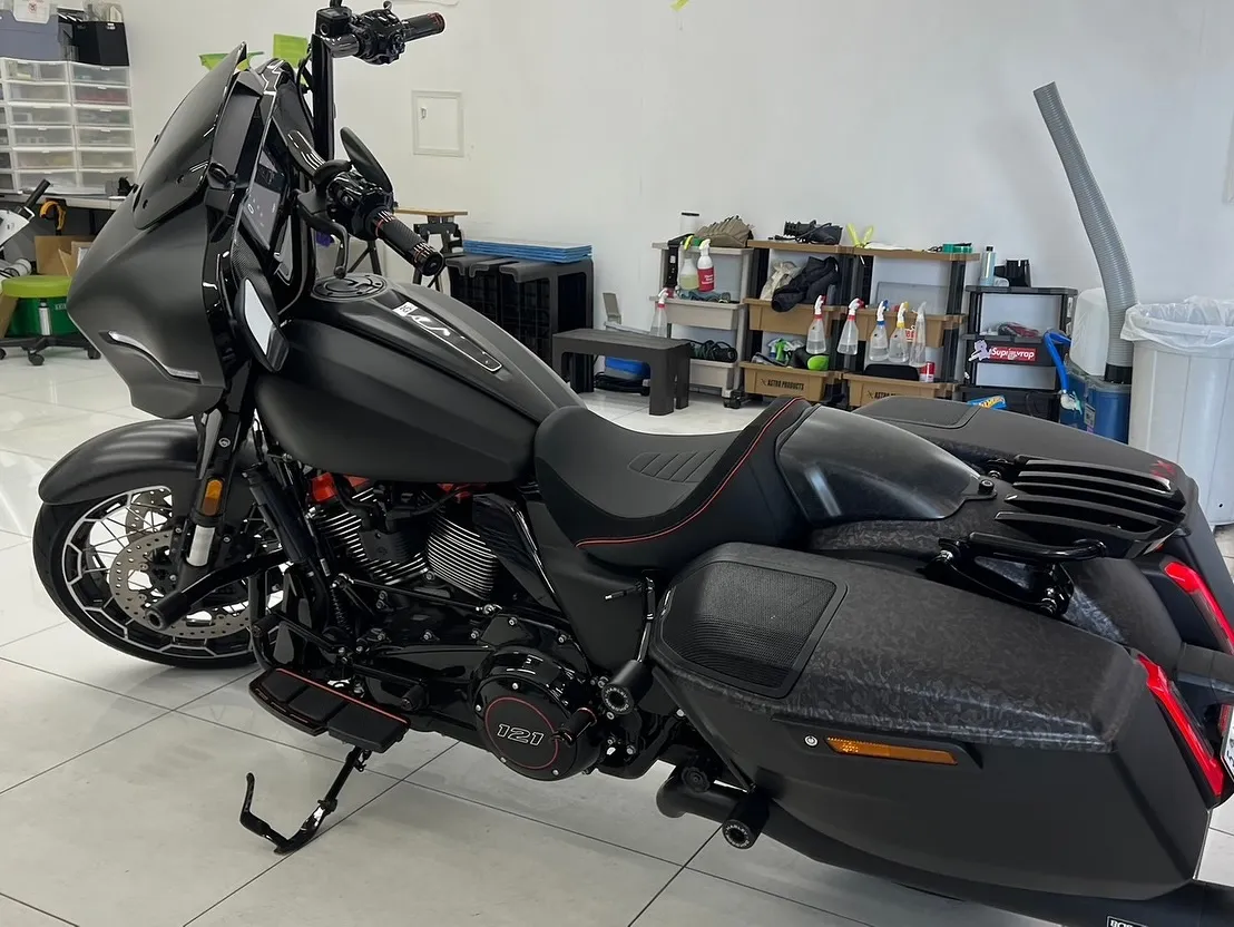 カスタムされたHARLEY-DAVIDSON CVO STR...