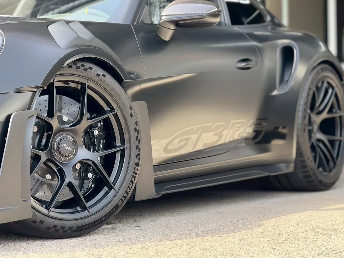 🐦⬛PORSCHE GT3RSのブラックシリーズがついに完...